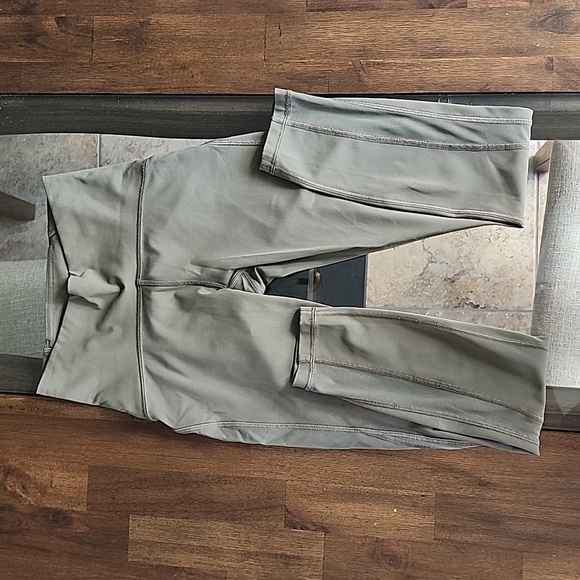 Lululemon Swift Speed High-Rise Tight 25” - Size 2 - Picture 8 of 10